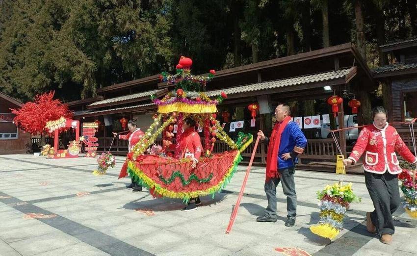 接待人次破万、服务全线升温：这个春节，恩旅集团各景区用实力宠粉.docx