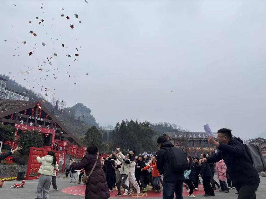 峡谷纳福，万福迎春，恩施大峡谷新春祈福会燃情启幕.docx