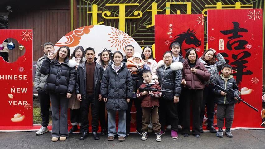 马年新春，恩旅集团“花式”宠客！各景区人气旺、福利多，热闹非凡.docx