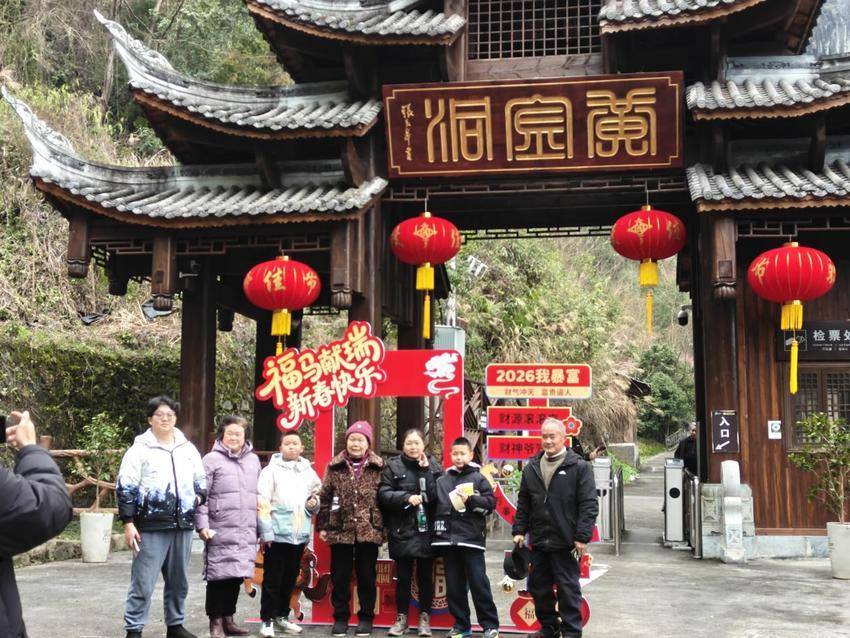 马年新春，恩旅集团“花式”宠客！各景区人气旺、福利多，热闹非凡.docx