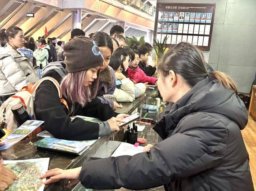 接待人次破万、服务全线升温：这个春节，恩旅集团各景区用实力宠粉.docx