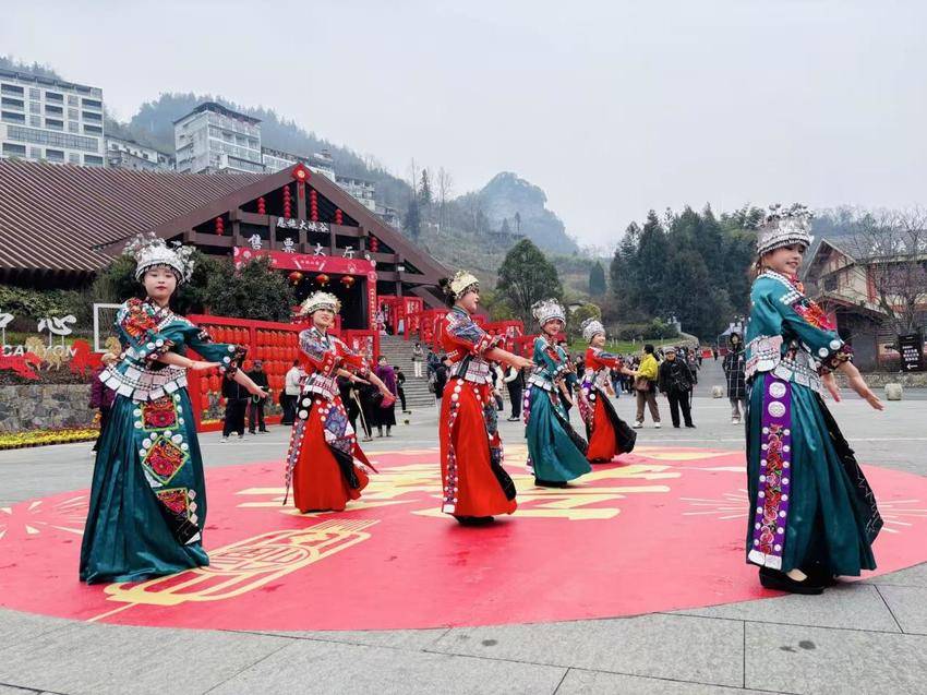 峡谷纳福，万福迎春，恩施大峡谷新春祈福会燃情启幕.docx