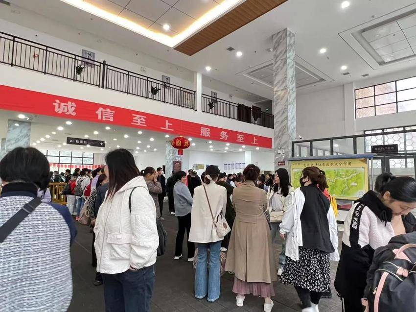 马年新春，恩旅集团“花式”宠客！各景区人气旺、福利多，热闹非凡.docx